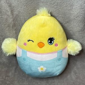 Squishmallow 10" Winking Aimee Chick